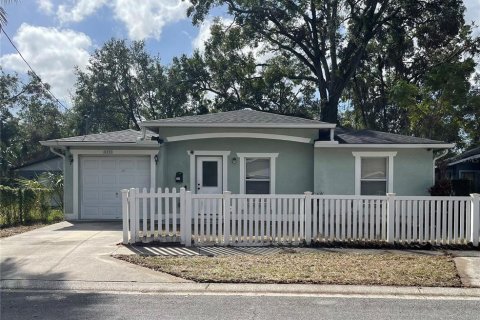 House in Tampa, Florida 3 bedrooms, 117.43 sq.m. № 1591696 - photo 1