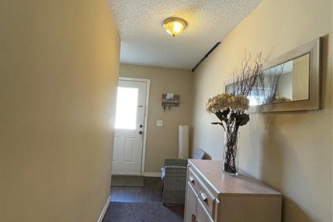 House in Tampa, Florida 3 bedrooms, 117.43 sq.m. № 1591696 - photo 3