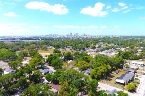 House in Tampa, Florida 3 bedrooms, 117.43 sq.m. № 1591696 - photo 23