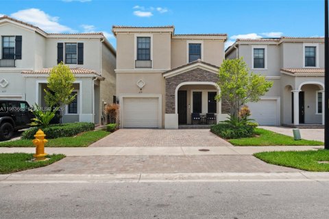 Дом в Майами, Флорида 4 спальни, 200.3м2 № 2050134