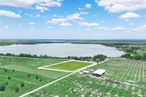 Terreno en Frostproof, Florida № 2106763
