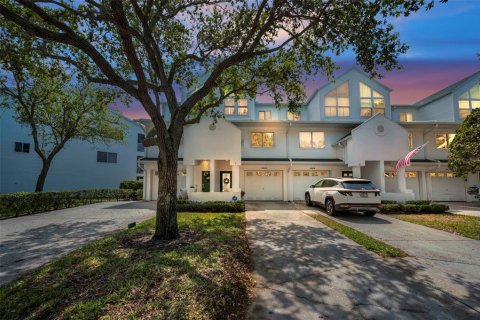 Townhouse in Seminole, Florida 4 bedrooms, 206.99 sq.m. № 1734993 - photo 1