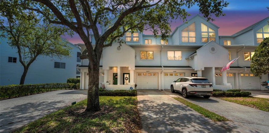 Townhouse in Seminole, Florida 4 bedrooms, 206.99 sq.m. № 1734993
