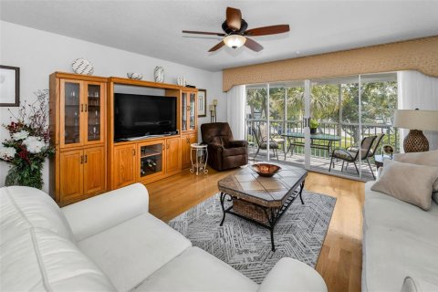 Townhouse in Seminole, Florida 4 bedrooms, 206.99 sq.m. № 1734993 - photo 21