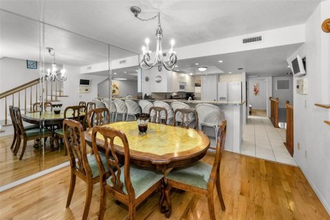 Townhouse in Seminole, Florida 4 bedrooms, 206.99 sq.m. № 1734993 - photo 24