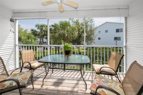 Townhouse in Seminole, Florida 4 bedrooms, 206.99 sq.m. № 1734993 - photo 18