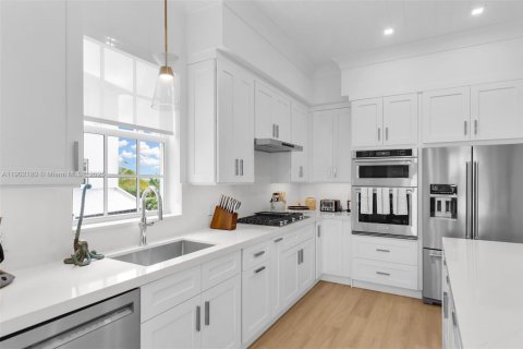 House in Marathon, Florida 5 bedrooms, 279.73 sq.m. № 2012658 - photo 17