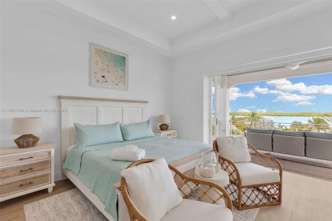 House in Marathon, Florida 5 bedrooms, 279.73 sq.m. № 2012658 - photo 24