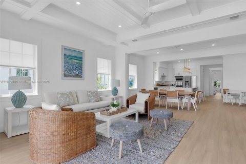 House in Marathon, Florida 5 bedrooms, 279.73 sq.m. № 2012658 - photo 12