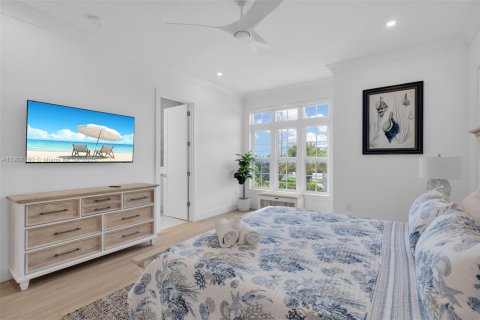 House in Marathon, Florida 5 bedrooms, 279.73 sq.m. № 2012658 - photo 18