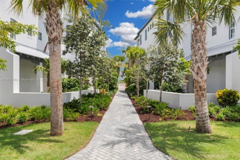 House in Marathon, Florida 5 bedrooms, 279.73 sq.m. № 2012658 - photo 4