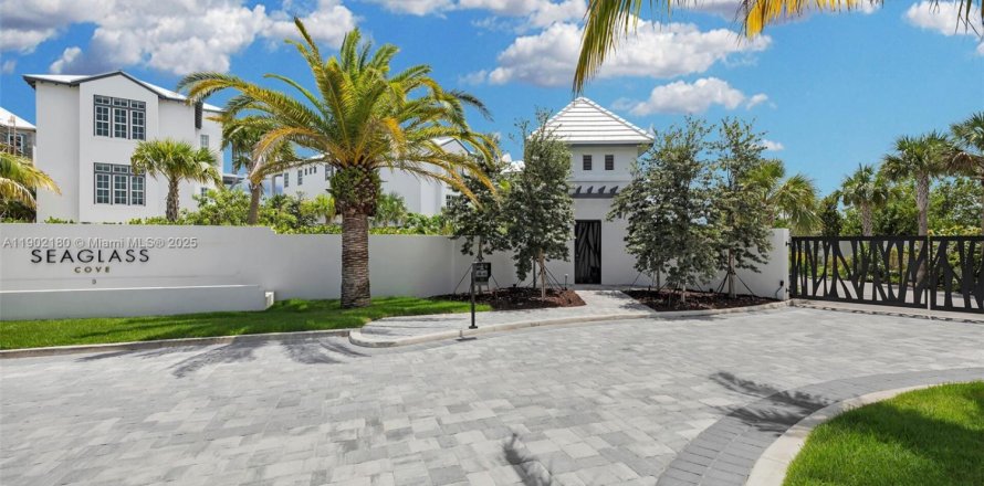 House in Marathon, Florida 5 bedrooms, 279.73 sq.m. № 2012658