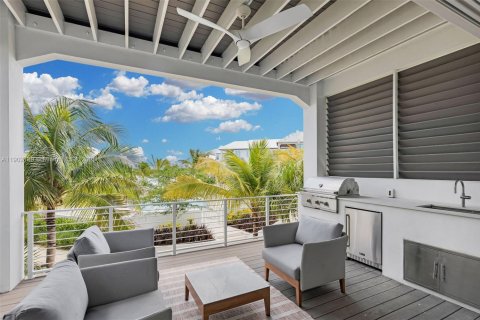 House in Marathon, Florida 5 bedrooms, 279.73 sq.m. № 2012658 - photo 10