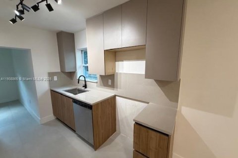 Villa ou maison à vendre à Miami, Floride: 3 chambres, 108.7 m2 № 1964693 - photo 3