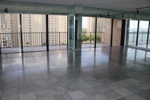 Condominio en venta en Miami, Florida, 2 dormitorios, 181.16 m2 № 1982532 - foto 3