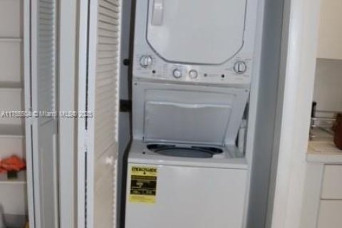 Condominio en venta en Miami, Florida, 2 dormitorios, 181.16 m2 № 1982532 - foto 15