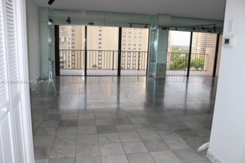 Condominio en venta en Miami, Florida, 2 dormitorios, 181.16 m2 № 1982532 - foto 19