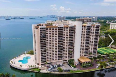 Condominio en venta en Miami, Florida, 2 dormitorios, 181.16 m2 № 1982532 - foto 1