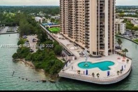Condominio en venta en Miami, Florida, 2 dormitorios, 181.16 m2 № 1982532 - foto 26