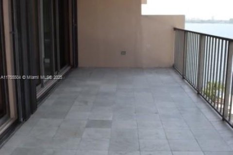 Condominio en venta en Miami, Florida, 2 dormitorios, 181.16 m2 № 1982532 - foto 4