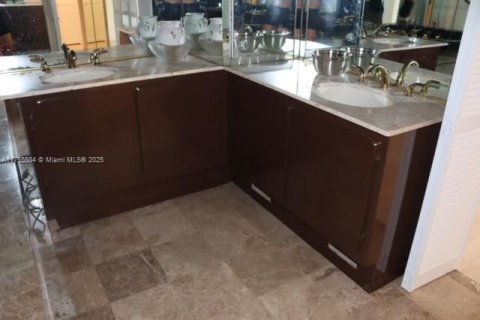 Condominio en venta en Miami, Florida, 2 dormitorios, 181.16 m2 № 1982532 - foto 12
