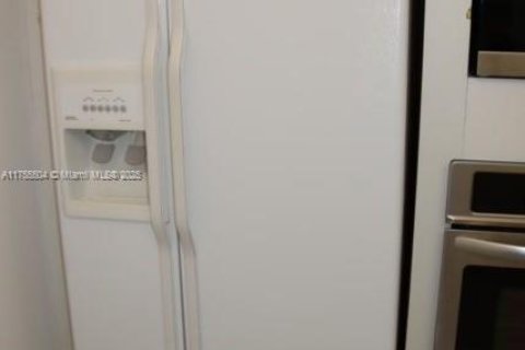 Condominio en venta en Miami, Florida, 2 dormitorios, 181.16 m2 № 1982532 - foto 17