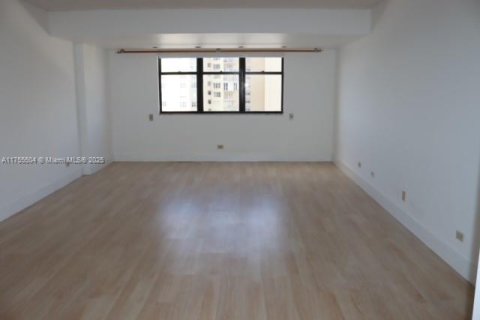 Condominio en venta en Miami, Florida, 2 dormitorios, 181.16 m2 № 1982532 - foto 13