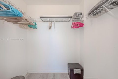 Condo in Miami, Florida, 1 bedroom  № 2048961 - photo 18