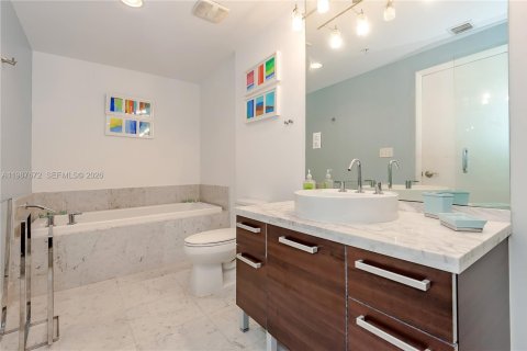 Condo in Miami, Florida, 1 bedroom  № 2048961 - photo 19