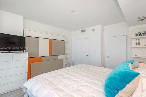 Condo in Miami, Florida, 1 bedroom  № 2048961 - photo 16