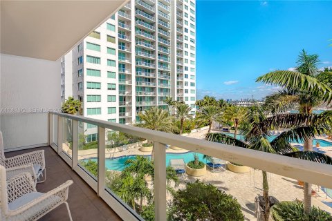 Condo in Miami, Florida, 1 bedroom  № 2048961 - photo 26