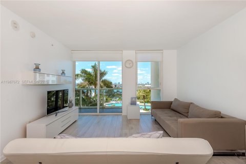Condo in Miami, Florida, 1 bedroom  № 2048961 - photo 23
