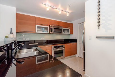 Condo in Miami, Florida, 1 bedroom  № 2048961 - photo 8