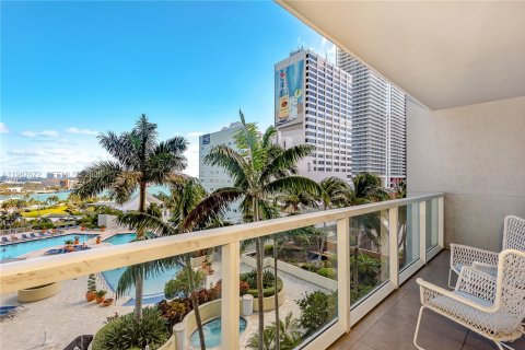 Condo in Miami, Florida, 1 bedroom  № 2048961 - photo 25