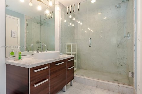 Condo in Miami, Florida, 1 bedroom  № 2048961 - photo 20