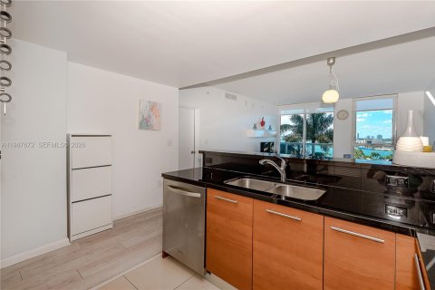 Condo in Miami, Florida, 1 bedroom  № 2048961 - photo 10