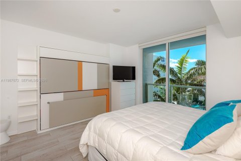 Condo in Miami, Florida, 1 bedroom  № 2048961 - photo 14
