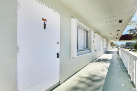 Copropriété à vendre à Palm Springs, Floride: 2 chambres, 80.36 m2 № 2258146 - photo 17