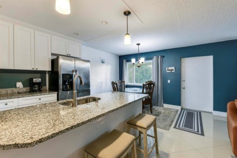 Copropriété à vendre à Palm Springs, Floride: 2 chambres, 80.36 m2 № 2258146 - photo 8