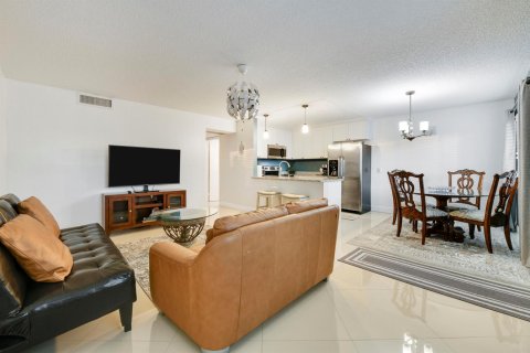 Copropriété à vendre à Palm Springs, Floride: 2 chambres, 80.36 m2 № 2258146 - photo 4