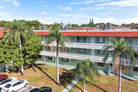 Copropriété à vendre à Palm Springs, Floride: 2 chambres, 80.36 m2 № 2258146 - photo 24