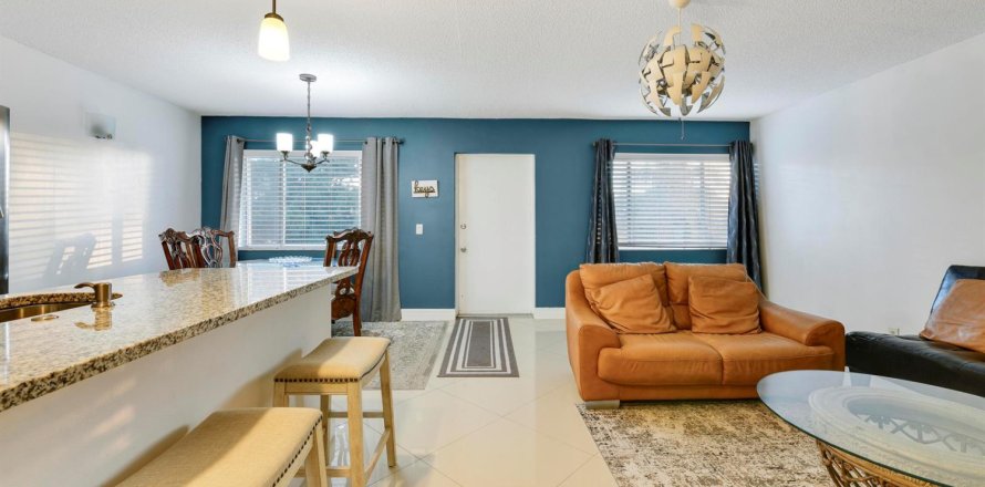Condo à Palm Springs, Floride, 2 chambres  № 2258146