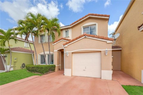 House in Miami, Florida 4 bedrooms, 165.37 sq.m. № 2046950 - photo 3