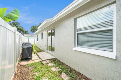 House in Tampa, Florida 3 bedrooms, 123.19 sq.m. № 1822265 - photo 23