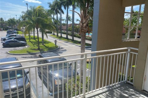 Condo in Hialeah, Florida, 2 bedrooms № 2183753 - photo 29