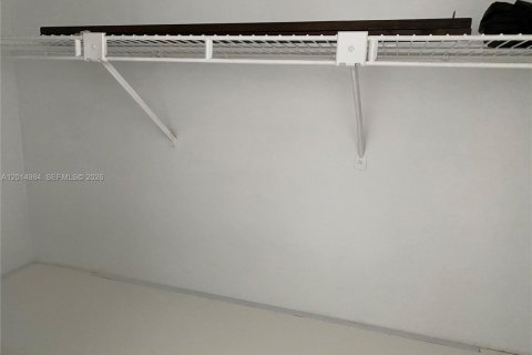 Condo in Hialeah, Florida, 2 bedrooms № 2183753 - photo 8
