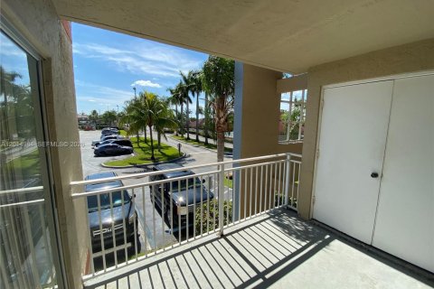 Condo in Hialeah, Florida, 2 bedrooms № 2183753 - photo 5