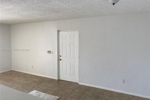 Condo in Hialeah, Florida, 2 bedrooms № 2183753 - photo 28