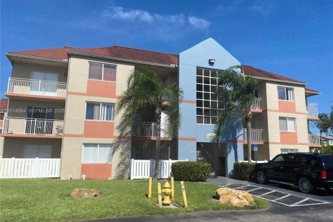 Condo in Hialeah, Florida, 2 bedrooms  № 2183753