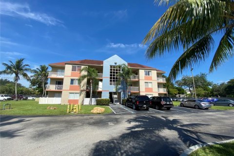 Condo in Hialeah, Florida, 2 bedrooms № 2183753 - photo 16